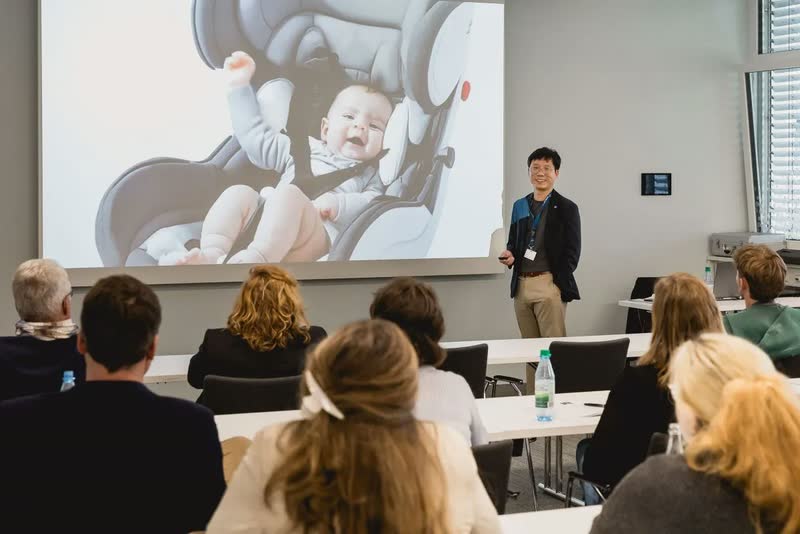 Presenting a design case to a class